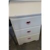 Image 2 : WHITE SINGLE PEDASTEL DESK WITH 3 DRAWERS
