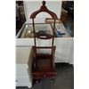 Image 3 : REPRODUCTION MAHOGANY PAW FOOT VALET STAND