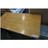 Image 2 : MAPLE AND BLACK TABLE