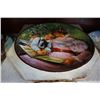 Image 3 : LOT OF 4 BRADFORD EXCHANGE AND DOMINON CHINA COLLECTOR PLATES AND STANDS
