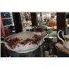 Image 2 : ROYAL ALBERT OLD COUNTRY ROSE GRAVY BOAT AND CASSEROLE DISH