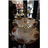 Image 2 : ROYAL ALBERT OLD COUNTRY ROSE 2-TIER CAKE PLATTER AND WALL CLOCK