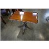 Image 3 : DUNCAN PHYFE PARLOUR TABLE