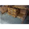 Image 3 : OAK 2 PIECE CHINA CABINET