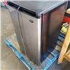 Image 3 : SANYO STAINLESS BAR FRIDGE AS IS