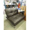 Image 1 : 39" Wide Brown Bonded Leather Chair