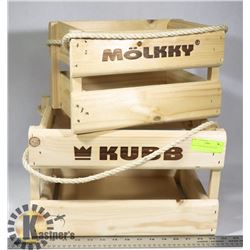 LOT OF TWO PINE WOOD CASE