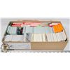 Image 1 : BOX OF APPROX 1500 BASEBALL AND FOOTBALL CARDS