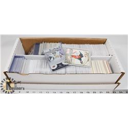 BOX OF APPROX 1500 HOCKEY CARDS INCLUDING YOUNG