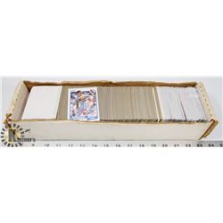 BOX OF ABOUT 800 BASEBALL CARDS INCLUDING 1984