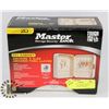 Image 1 : NEW MASTER LOCK STORAGE SECURITY-HOLDS 20 KEYS.