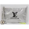 Image 1 : LOUIS VUITTON REPLICA MAKEUP BAG