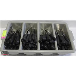 CUTLERY TRAY FULL OF ASSORTED STEAK KNIVES