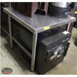 24" X 24" STAINLESS STEEL EQUIPMENT STAND