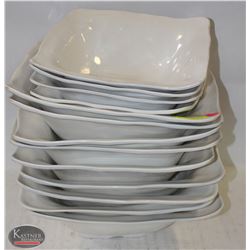 LOT OF 13 PLASTIC SQUARE SALAD BOWLS