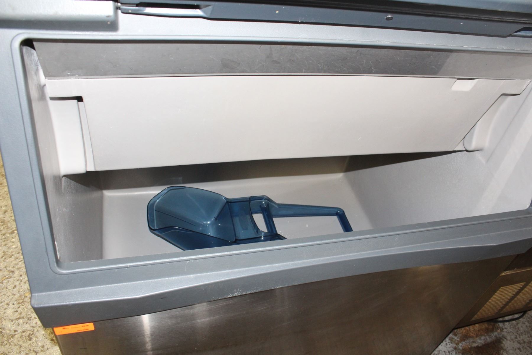 SCOTSMAN COMMERCIAL ICE MACHINE W/ (778LBS) BIN Kastner Auctions
