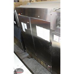 MASTERBUILT ENDURA COMMERCIAL UPRIGHT FREEZER