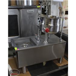 CLEVELAND 6 GALLON TILTING KETTLE ON STAND W/