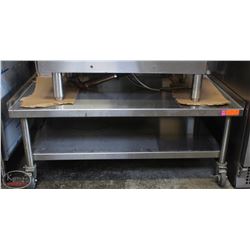 S/S EQUIPMENT STAND ON CASTORS W/ UNDERSHELF