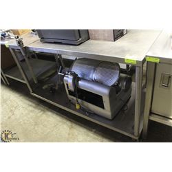 5 FOOT STAINLESS STEEL WORK TABLE W/ UNDERSHELF,