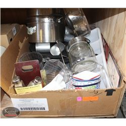 LOT OF ASSORTED TABLE TOPPERS, SERVING PLATTERS &