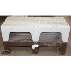 SET OF TWO 4' CAMBRO DUNNAGE RACKS