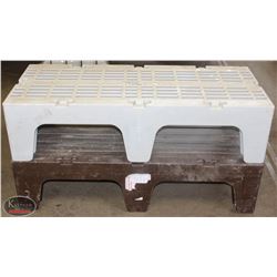 SET OF TWO 4' CAMBRO DUNNAGE RACKS