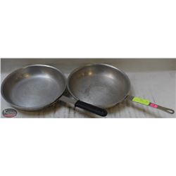 LOT OF TWO 11" ALUMINUM FRY PANS