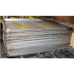 LOT OF ALUMINUM FULL SIZE BUN PANS