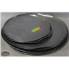 Image 1 : LOT OF 9 PIZZA PANS
