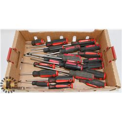 FLAT OF CRAFTSMAN SCREWDRIVERS