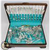 Image 1 : ESTATE TUDOR PLATE FLATWARE SET IN WOOD CASE