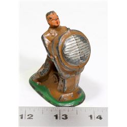 1940S BARCLAY ANTI AIRCRAFT SPOTLIGHT WITH SOLDIER