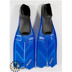 SIZE M YOUTH 6-9 SWIMMING FLIPPERS