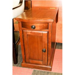 ESTATE WOOD TONE END TABLE, 24"X14"X23.5".