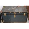 Image 1 : 1940'S STEAMER TRUNK WITH INSERT