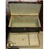 Image 2 : 1940'S STEAMER TRUNK WITH INSERT