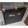 Image 3 : 1940'S STEAMER TRUNK WITH INSERT