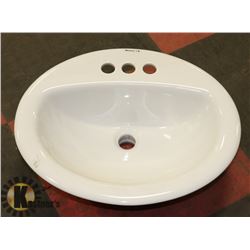AMERICAN STANDARD WHITE BATHROOM SINK