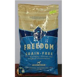 BLUE BUFFALO GRAIN FREE DOG FOOD CHICKEN & POTAOES