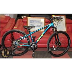GT AVALANCHE GIRLS MOUNTAIN BIKE