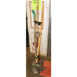 BUNDLE OF ASSORTED GARDEN TOOLS.