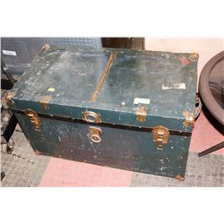 VINTAGE STORAGE TRUNK