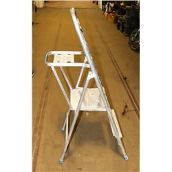 ALUMINUM PAINTERS LADDER