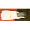 Image 1 : SIZE 6-7 SWIMMING FLIPPERS