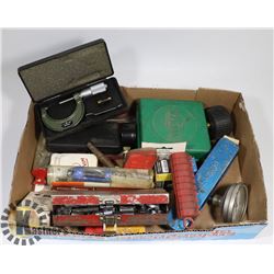 FLAT OF GAUGES, MICROMETERS AND MORE.