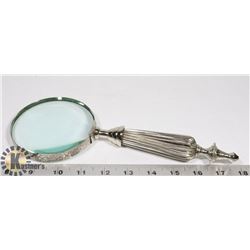 ANTIQUE MAGNIFING GLASS ON SILVER HANDLE