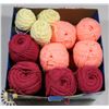 Image 1 : FLAT OF KNITTED WORSTED YARN 8 BALLS AND 3 BALLS