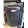 Image 1 : 2 Paper Shredders - Store Returns