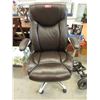 Image 1 : Brown Leather Swivel Office Chair